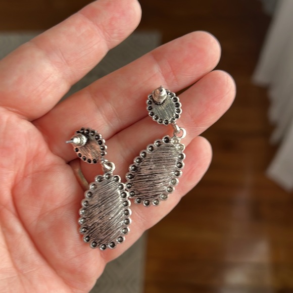 VINTAGE WATER DROP EARRINGS - Picture 9 of 9